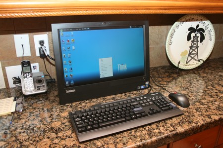 GeeksRoom Review: Lenovo ThinkCentre A70z All in One (especificaciones y fotos). 2