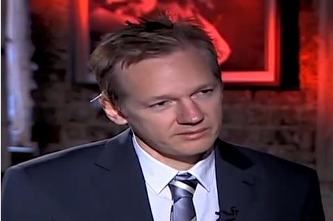 El fundador de Wikileaks abandona molesto el set donde CNN lo entrevistaba.[Vídeo] 1