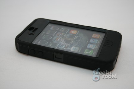 Geeksroom Review: Protector Otterbox Defender Series para Iphone 4 3