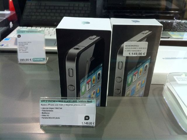 iPhone 4 16Gb por 1149€ en una tienda del aeropuerto.[WTF??] 1