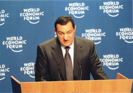El Internet y los egipcios triunfan sobre Mubarak y le obligan a renunciar 1