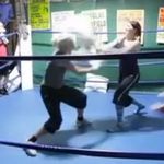 Campeonato mundial de pelea con almohadas entre mujeres [Vídeo]