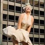 Escultura gigante de Marylin Monroe en su pose más famosa #Video