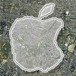 En tributo a Steve Jobs, un hombre corre formando el logo de Apple