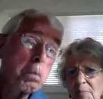 Abuelos se graban sin darse cuenta mientras prueban su nueva webcam. #Video
