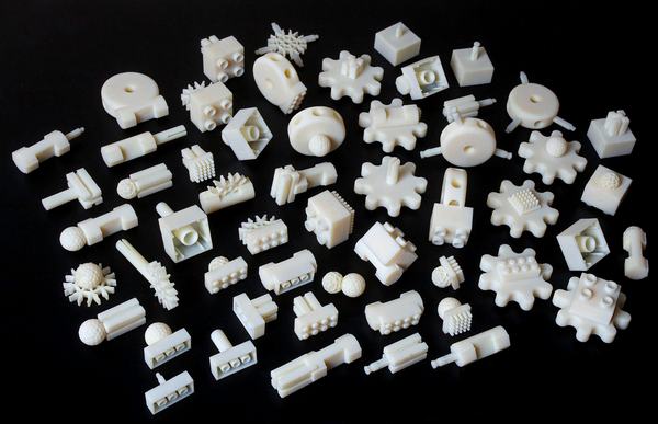 Free Universal Construction Kit para ensamblar piezas de varios juegos de construcción como LEGO, Duplo y otros 1