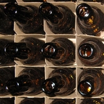 Detienen a contrabandistas en China que intentaban pasar iPhones en botellas de cerveza