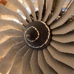 Rolls-Royce arma uno de sus motores de avión con LEGO 6
