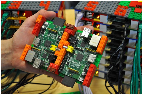Crean una supercomputadora con varias Raspberry Pi y LEGOs 4