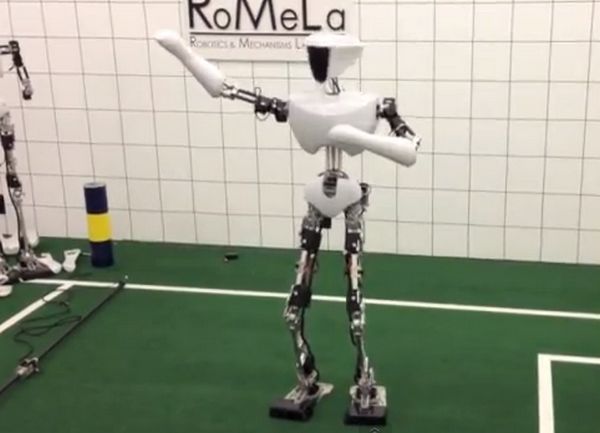 El robot humanoide CHARLI-2 baila Gangnam Style 1