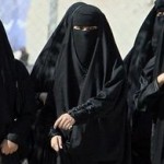 Arabia Saudita monitorea a las mujeres e informan vía SMS a los maridos si estas se van del país