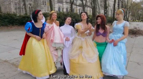 Princesa Leia está aprendiendo a ser una más de las princesas de Disney #Video #Humor 1