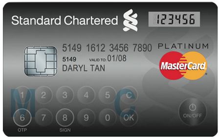Mastercard lanza una nueva tarjeta de crédito con una pantalla y teclado 1