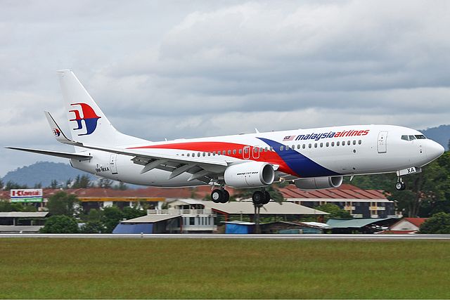 Malaysia_Airlines_Boeing_737-800_new_livery_Lim-wikimedia