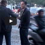 Vídeo muestra a un motociclista «robar» un iPhone 6 falso en las calles de Ámsterdam
