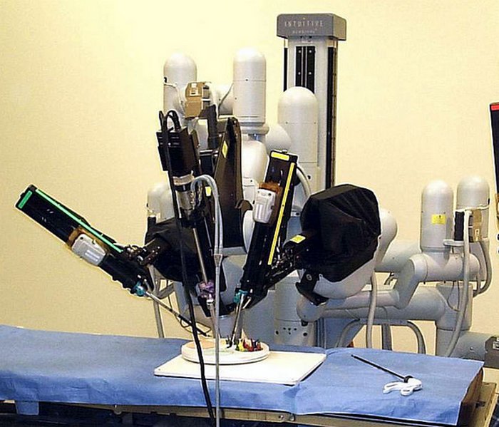 surgery-robot-wikimedia