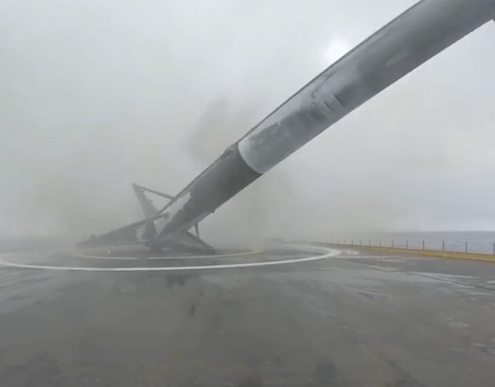 Aquí tienen el vídeo del descenso del cohete Falcon 9 de SpaceX y la posterior explosión