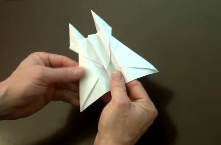 #DIY : 6 vídeos con guías para armar estupendos aviones de papel que vuelan lejos y muy rápido