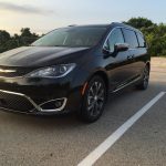 La nueva y lujosa Chrysler Pacifica 2017 Limited en imágenes 2