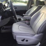 La nueva y lujosa Chrysler Pacifica 2017 Limited en imágenes 18