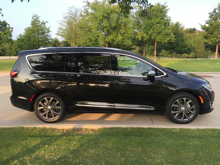 2017-chrysler-pacifica-limited-42