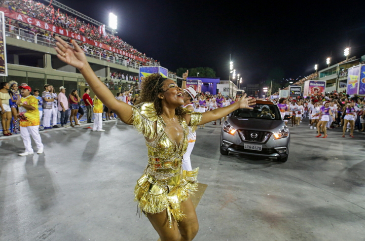 6 Nissan Kicks se pasean con la escuela de samba Salgueiro en su ensayo general previo al Carnaval de Rio