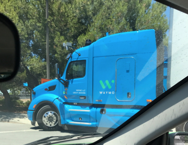 Imágenes del que sería el primer camión autónomo de Google Waymo
