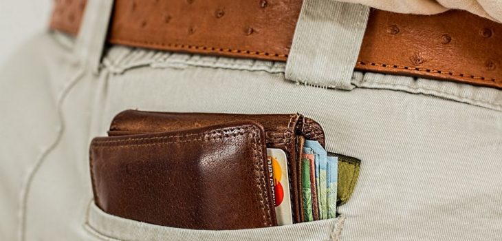 Miles de billeteras dejadas en la calle en ciudades de 40 países ¿Cuántas personas las devolvieron?