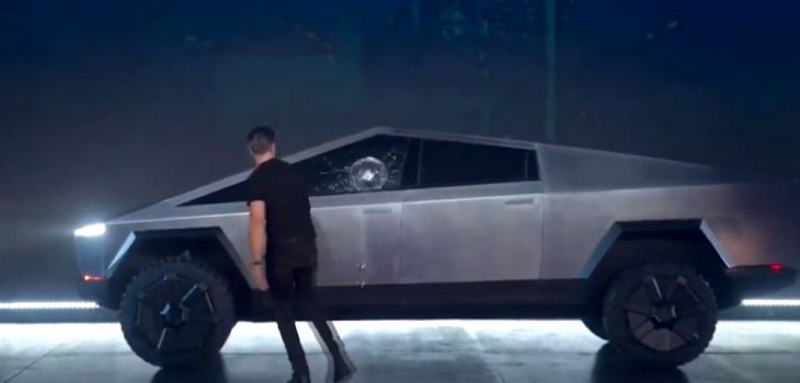 Elon Musk explica por qué se rompió el Armor Glass de la nueva Tesla Cybertruck