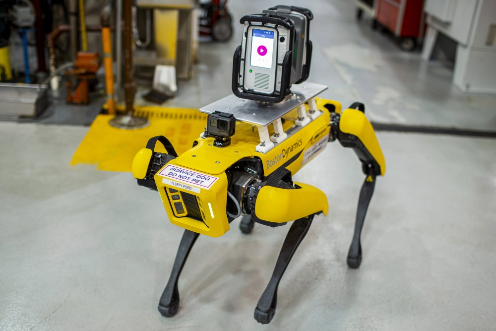 Ford experimenta con robots de cuatro patas para escaneos en sus plantas de producción