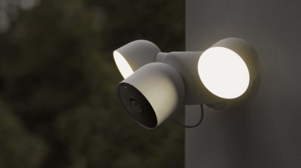 Google Nest Cam con Luz Reflectora