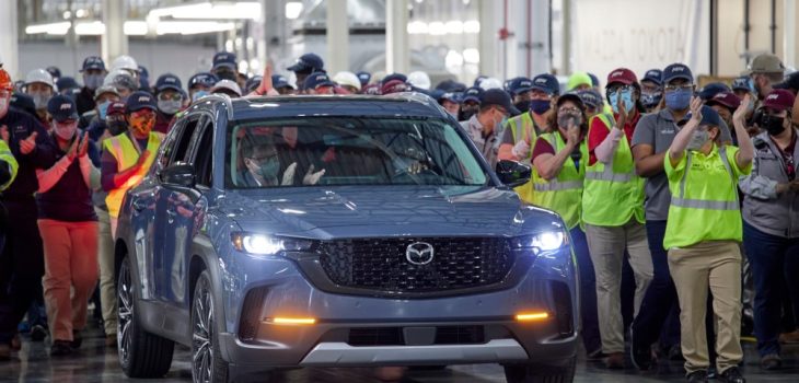 Mazda produce su primer 2023 CX-50 en MTM (Mazda Toyota Manufacturing)