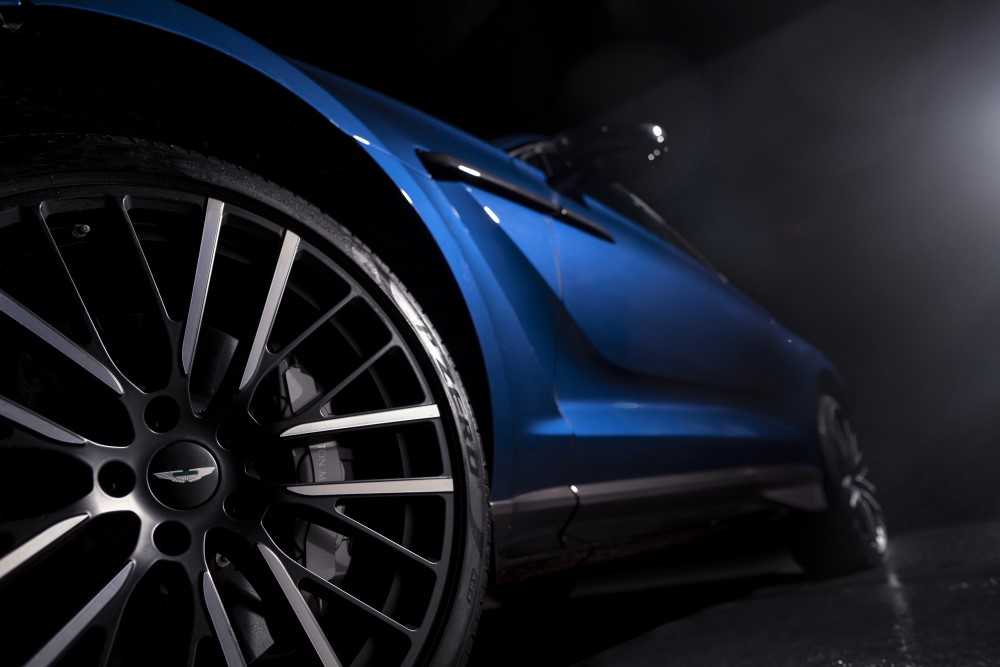 Aston Martin DBX707 - Neumáticos Pirelli PZero