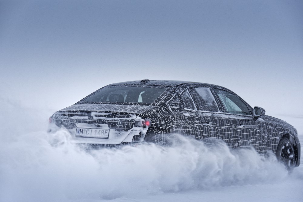 El nuevo BMW I5 es sometido a rigurosas pruebas de invierno thumbnail