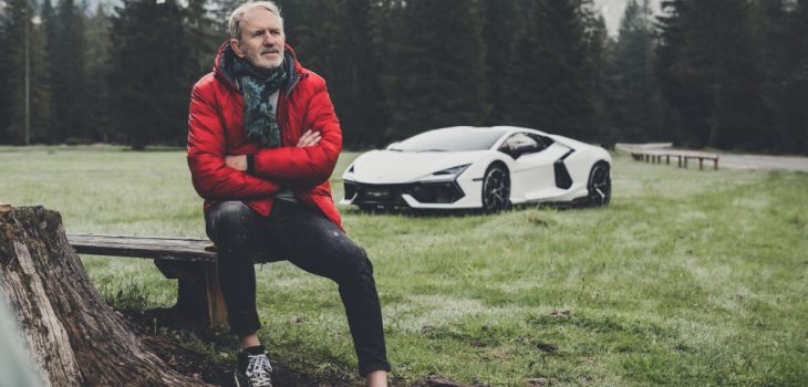 Lamborghini Revuelto: Deportivo Alucinante a Través del Lente de Anton Corbijn