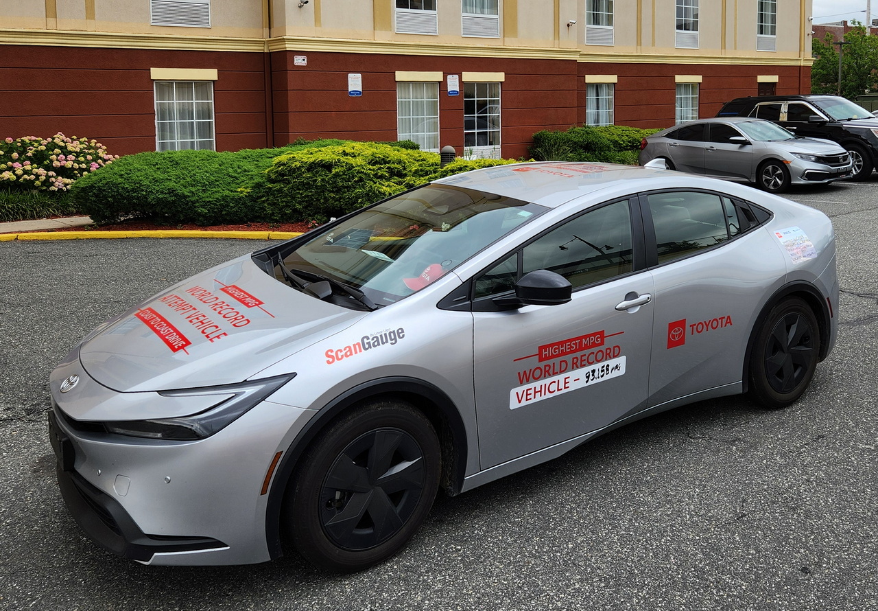 Toyota Prius 2023 - Guinnes World Record